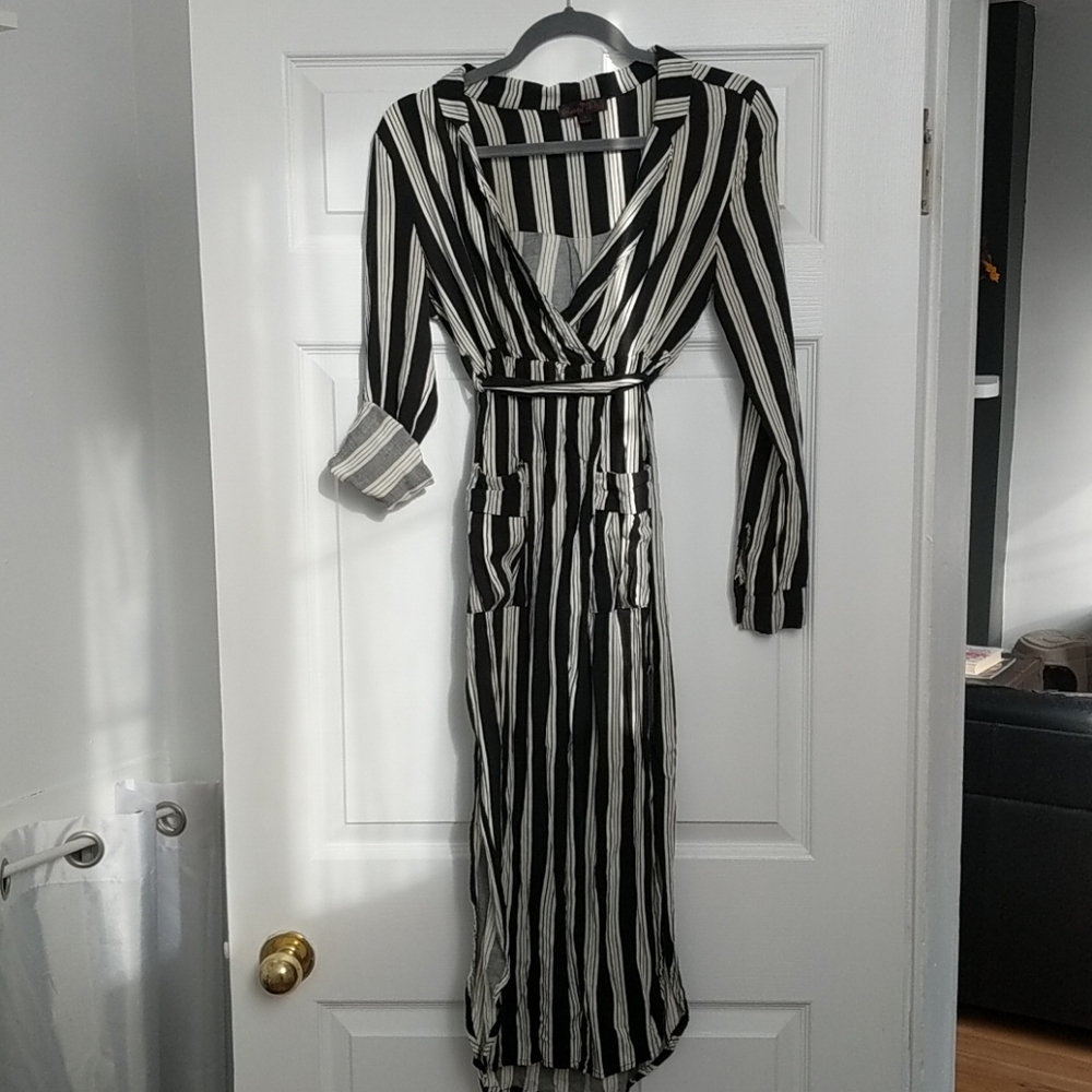 Black and off white shirt dress.
